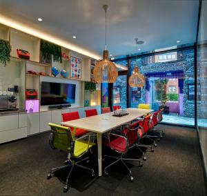 Kuchyň nebo kuchyňský kout v ubytování citizenM Dublin St Patrick's