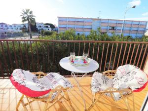 Balkón alebo terasa v ubytovaní Grand studio climatisé pour 4 personnes avec parking, à 350m de la mer au Grau-du-Roi - FR-1-307-222