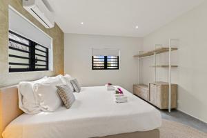 Gallery image of Paradise Villa met privézwembad, Mambo Beach in Willemstad +27 photos