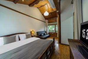 Televisyen dan/atau pusat hiburan di Lijiang Cotton Qiqi Boutique Inn