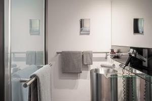 Kuchyň nebo kuchyňský kout v ubytování INNSiDE by Meliá Düsseldorf Seestern