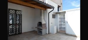 an outdoor fireplace on the side of a house at Casa Kalimera in Nardò +7 photos