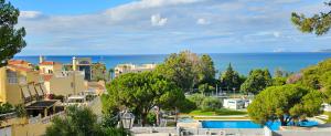 Basen w obiekcie Dúplex con vistas al mar, playa y puerto a pasos lub w pobliżu