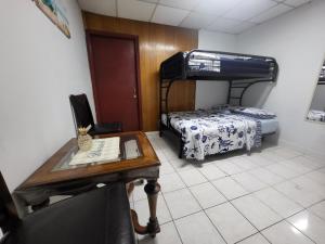 Postel nebo postele na pokoji v ubytování Azucar Miami