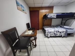 Postel nebo postele na pokoji v ubytování Azucar Miami