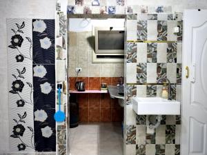 Ένα μπάνιο στο cozy room 2 Hurgada a room in apartment +52 φωτογραφίες