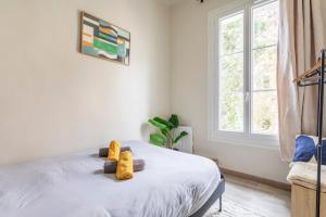 Una cama o camas en una habitación de Beautiful 3 bedrooms in a detached house