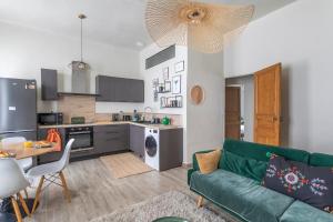 Una cocina o cocineta en Beautiful 3 bedrooms in a detached house 8 fotos más