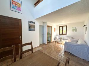a living room with a couch and a table at LES TAMARIS Maison pour 6 personnes dans domaine privé avec piscine à La Londe-Les-Maures in La Londe-les-Maures