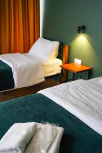 Giường trong phòng chung tại Hotel Mountime Kazbegi