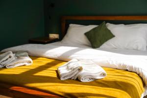 Giường trong phòng chung tại Hotel Mountime Kazbegi