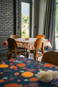 Khu vực ghế ngồi tại Hotel Mountime Kazbegi