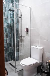 Phòng tắm tại Hotel Mountime Kazbegi