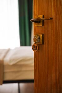 Giường trong phòng chung tại Hotel Mountime Kazbegi