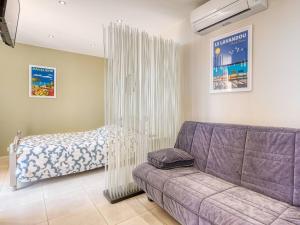 Posezení v ubytování Appartement au Lavandou - Vue Mer - Climatisé - Tout à pieds - FR-1-816-3