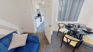 Η κουζίνα ή μικρή κουζίνα στο 2BR-NearCityCentre-WiFi-Parking-Garden +8 φωτογραφίες