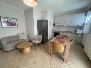 A kitchen or kitchenette at Hotel Clementi