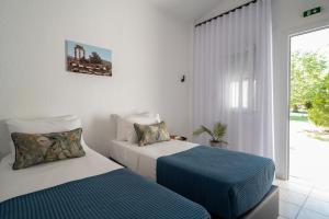 Ліжко або ліжка в номері Palma Village by Greek Pride Hotels