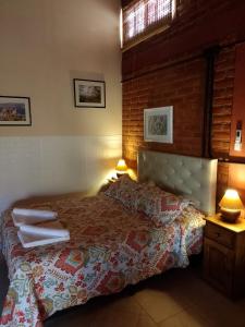 a bedroom with a bed with towels on it at Nature and Comfort - Cabaña Cuatro Vientos in Carpintería