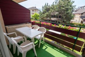 Balkón nebo terasa v ubytování Logis Hotel Arc En Ciel