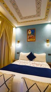 Postel nebo postele na pokoji v ubytování Riad Touhfa Kasbah Marrakech