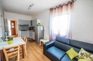 a living room with a couch and a table at Nonna Arde in Beverino