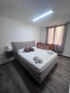 a bedroom with a large white bed in a room at Tonzuso Holyday House in Agnone Bagni +11 photos