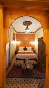 Postel nebo postele na pokoji v ubytování Riad Touhfa Kasbah Marrakech