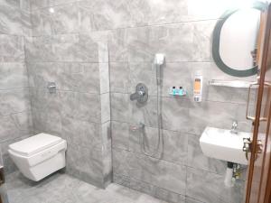 Ένα μπάνιο στο Nirmal Heights 102 Entire 2BHK flat +23 φωτογραφίες