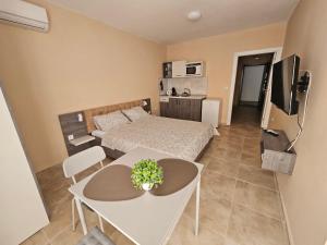 Η κουζίνα ή μικρή κουζίνα στο Апартаменти Кастро2-Castro Apartments2