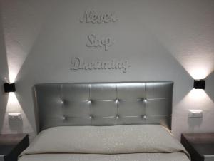 A bed or beds in a room at Hotel Fernanda