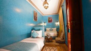 Postel nebo postele na pokoji v ubytování Riad Touhfa Kasbah Marrakech