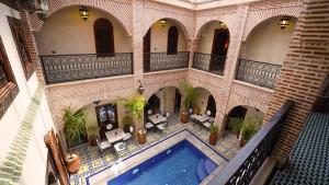 Bazén v ubytování Riad Touhfa Kasbah Marrakech nebo v jeho okolí
