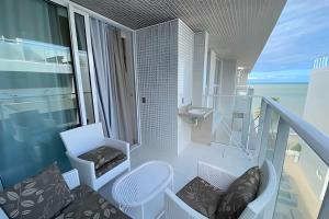 Et opholdsområde på Flat pé na areia c/ vista mar Branco Haus - MyFlats + 29 billeder