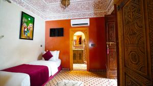 Postel nebo postele na pokoji v ubytování Riad Touhfa Kasbah Marrakech