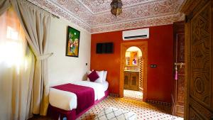 Postel nebo postele na pokoji v ubytování Riad Touhfa Kasbah Marrakech