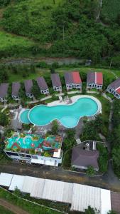 Hồ bơi trong/gần Hidden Leaf Resort