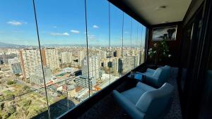 Χώρος καθιστικού στο Amy Apartment frente al metro Irarrazaval