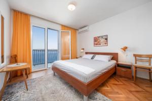 Ένα ή περισσότερα κρεβάτια σε δωμάτιο στο Holiday Home Jadran