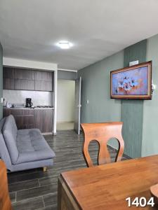 a living room with a couch and a chair at Apartamento en Armenia - Edificio Mediterráneo - Con Piscina - By Molca Travel in Armenia