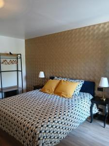 a bedroom with a bed with yellow pillows at Les Oliviers in Chériennes