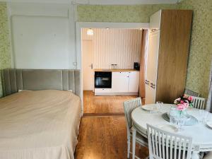 a bedroom with a bed and a table and chairs at Katariina allee korter in Võru