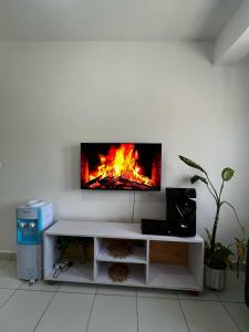 TV a/nebo společenská místnost v ubytování Buxton Point Kandy Three Bedroom Family House + 1 fotografie