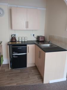 Nhà bếp/bếp nhỏ tại Beachcomber holiday apartments