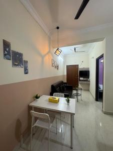 Η κουζίνα ή μικρή κουζίνα στο The Retreat 1bhk in kondapur
