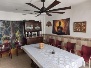 a dining room with a table and a ceiling fan at CA ÁNGEL in Anna