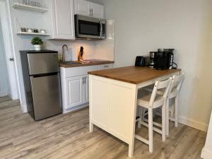 Gallery image of Beachside Studio w Ocean View Steps to the Sand in Daytona Beach