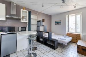 a small kitchen with a bed in a room at studio in Bourcefranc