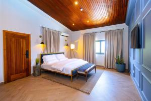 Postel nebo postele na pokoji v ubytování Pink House Boutique Hotel + 51 fotografií