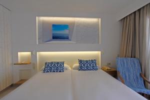 Ein Zimmer in der Unterkunft BG Portinatx Beach Club Hotel